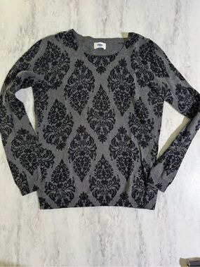 Old Navy Soft Comfy Gray Sweater with Vintage Inspired Black Damask Pattern XS